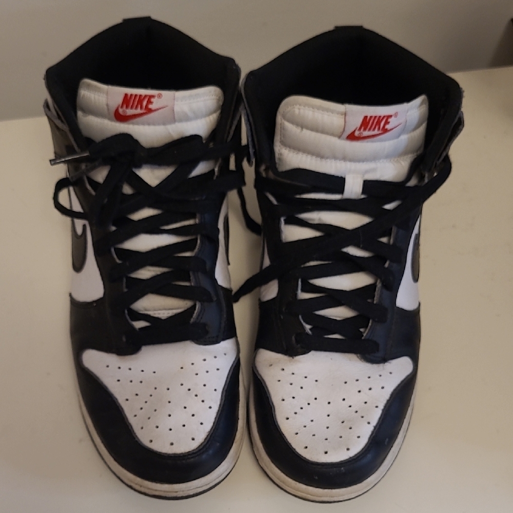 Nike Black and White Sneakers - Picture 8 of 13